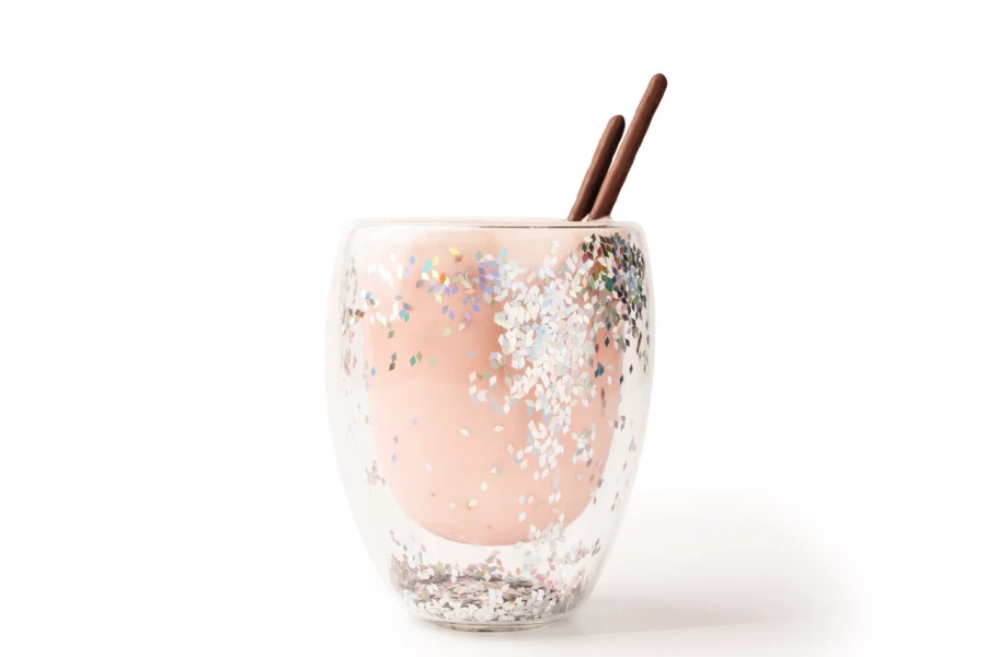 Теплый клубничный милкшейк