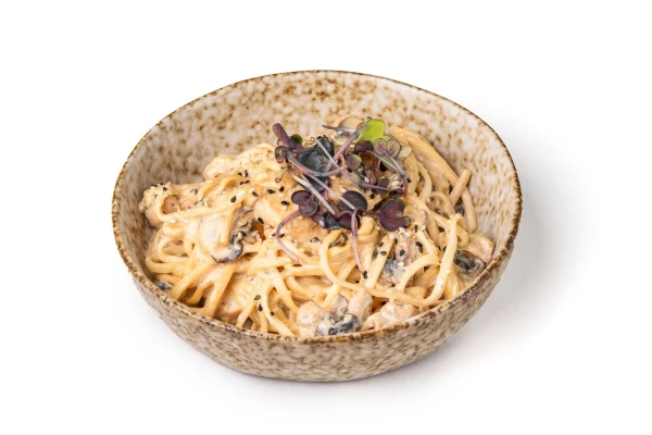 Вок с курицей и грибами