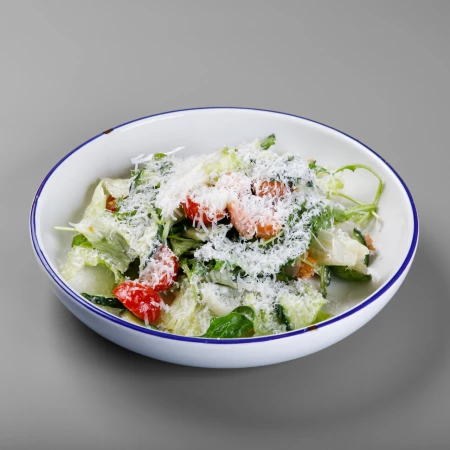 Салат с лососем и морепродуктами