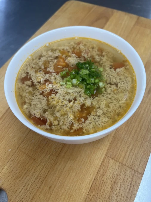 Куриный суп с яйцом и помидором по-китайски