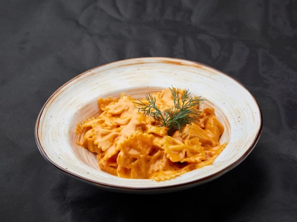Фарфалле с курицей