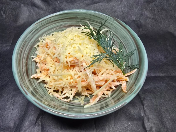 Салат из моркови с сыром и чесноком