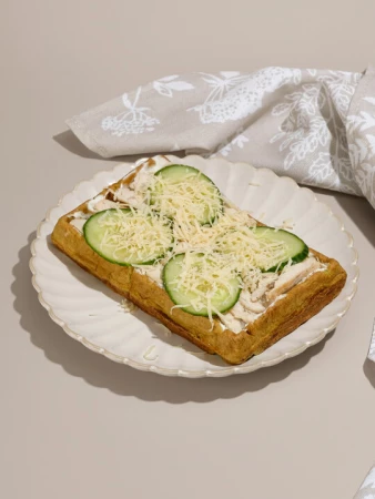 Вафля шпинатная с сыром и курицей