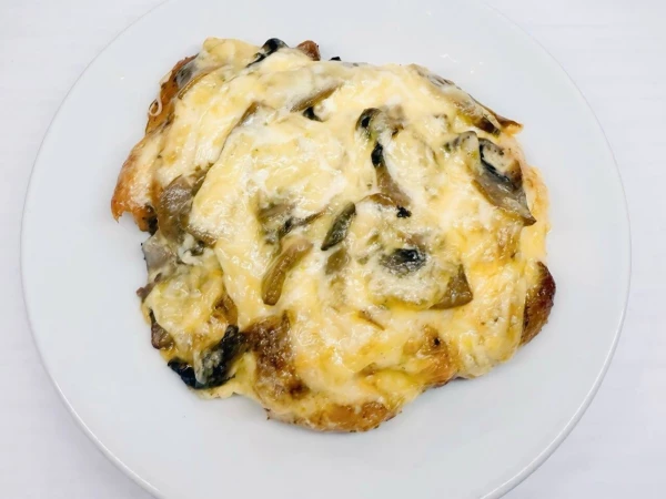 Филе куриного бедра с грибами под сыром