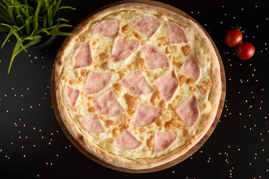 Пицца с ветчиной и сыром 