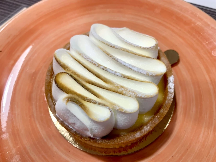 Тарталетка с лимонным кремом и меренгой