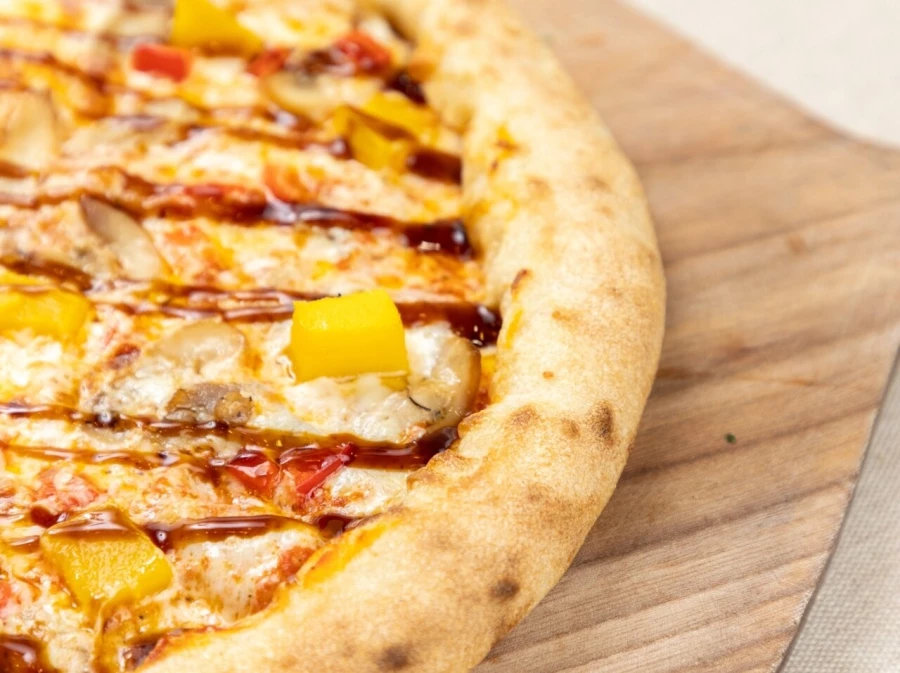 Сырный бортик с унаги цыпленком и ананасом