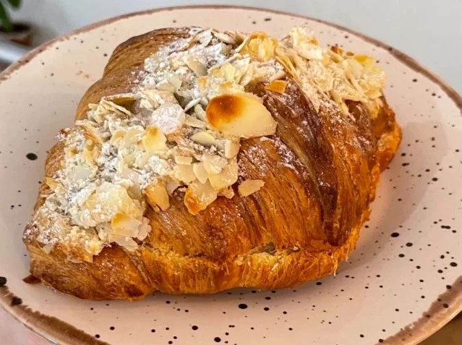 Круассан с миндалём