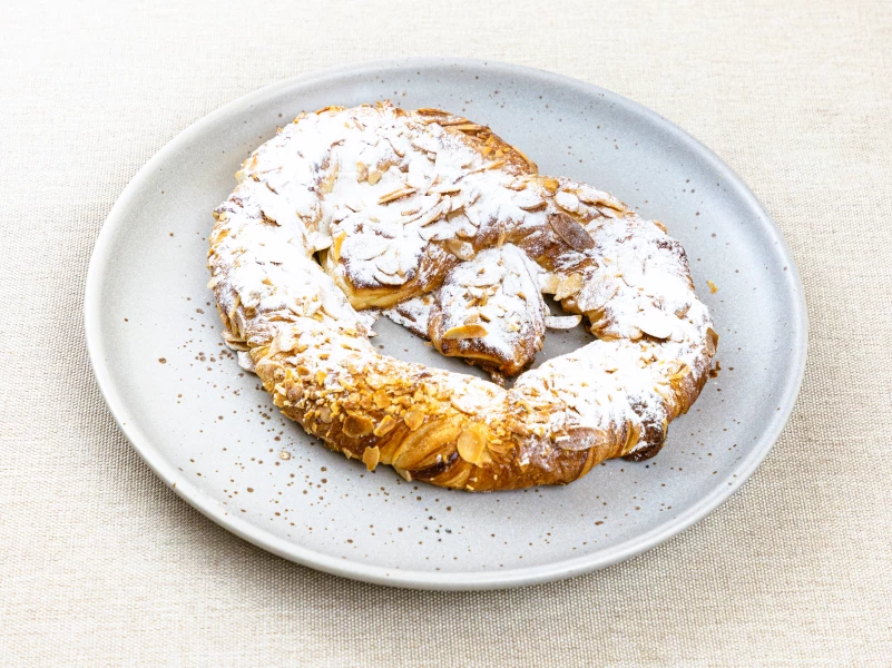 Слоёный крендель классический