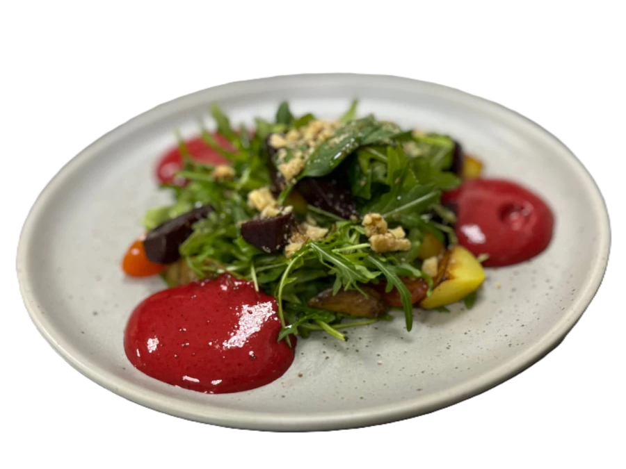 Салат из печёной свеклы, картофель, мусс из чёрной смородины