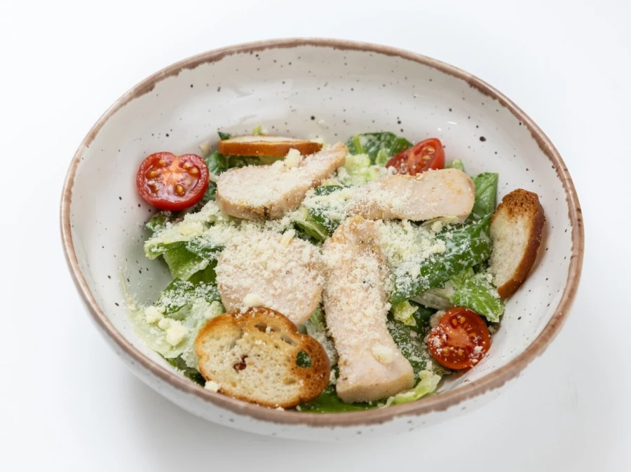 Салат Цезарь с цыплёнком