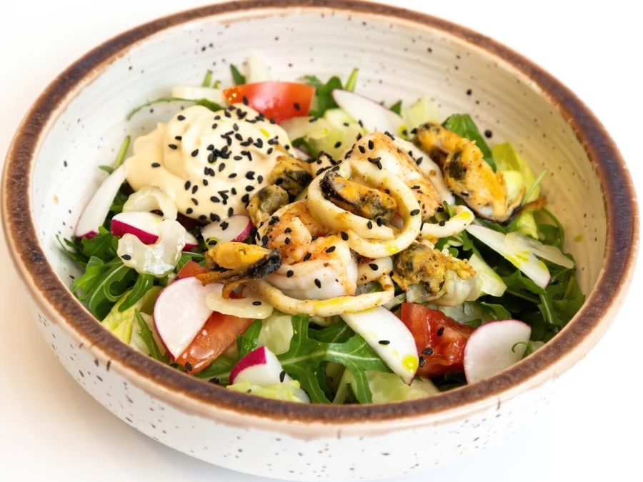 Салат с морепродуктами