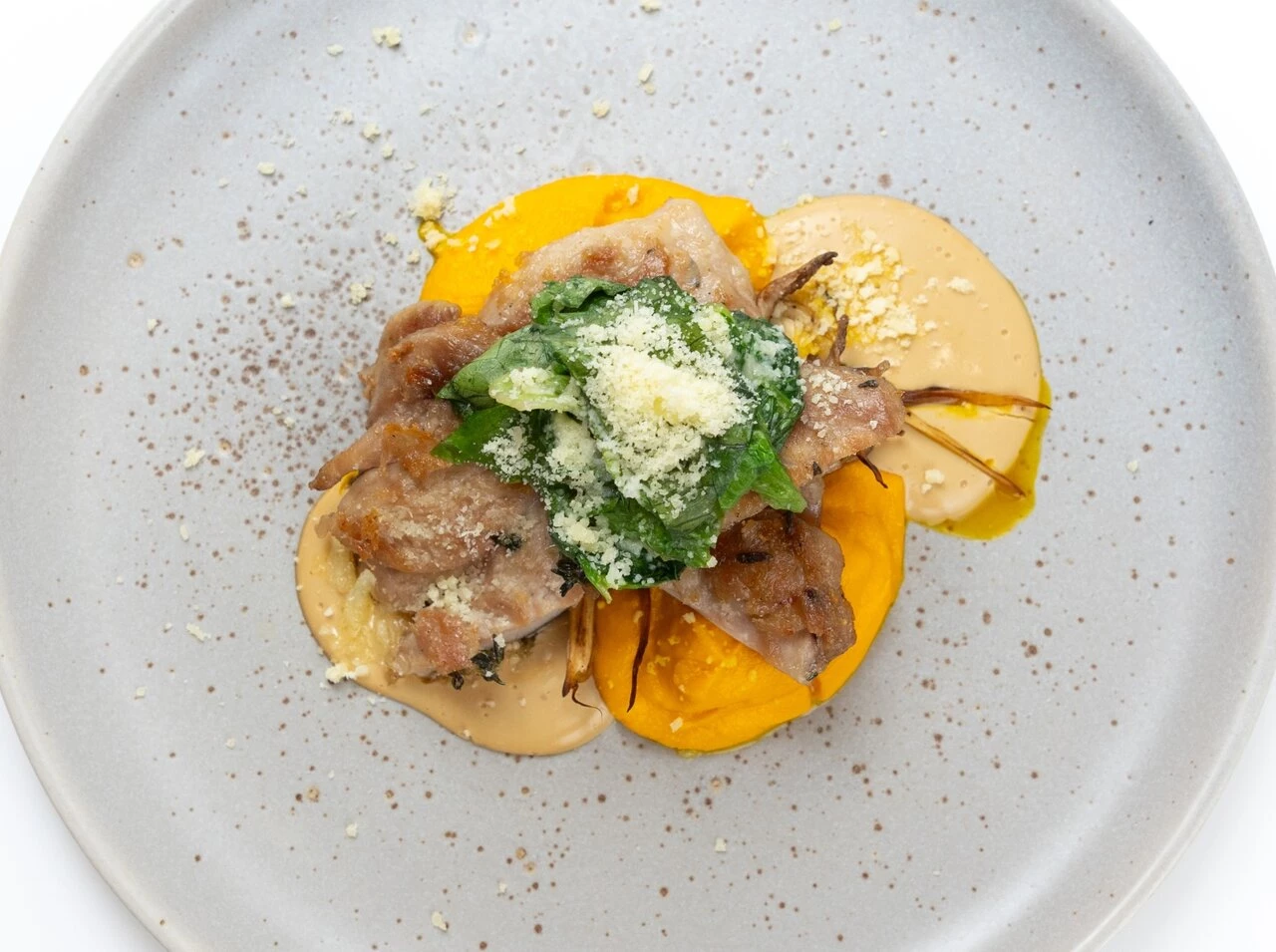 Цыплёнок жареный с вешенкой сливочный унаги морковный крем с трюфелем