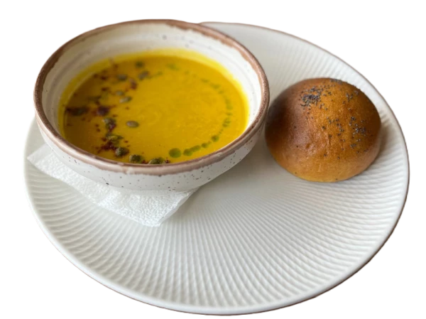 Тыквенный крем-суп с кокосовым молоком и тыквенной бриошью