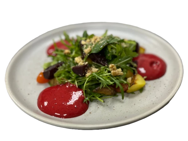 Салат из печёной свеклы, картофель, мусс из чёрной смородины