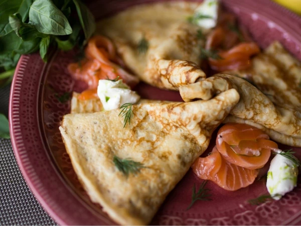 Блинчики с лососем