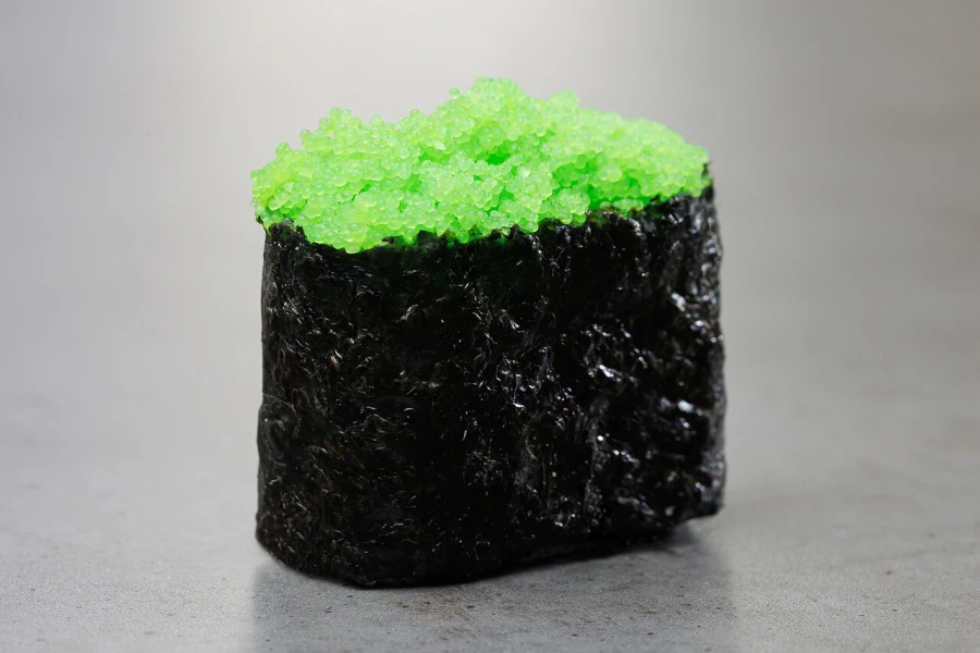 Гункан с икрой Масаго