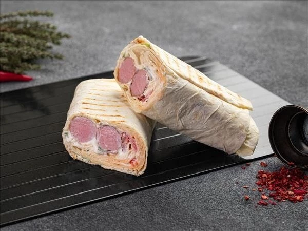 Хот-дог в лаваше с двумя сосисками 