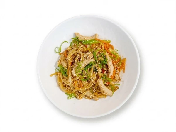 Удон с ореховым соусом и курицей