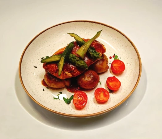 бэби картофель со спаржей и куриной грудкой су - вид