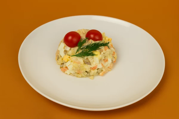 Салат оливье с курицей