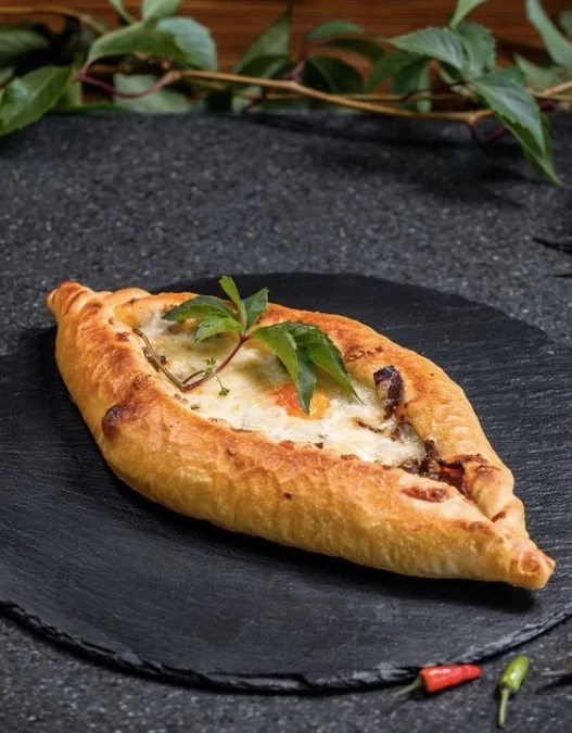 Хачапури по-аджарски с бастурмой 