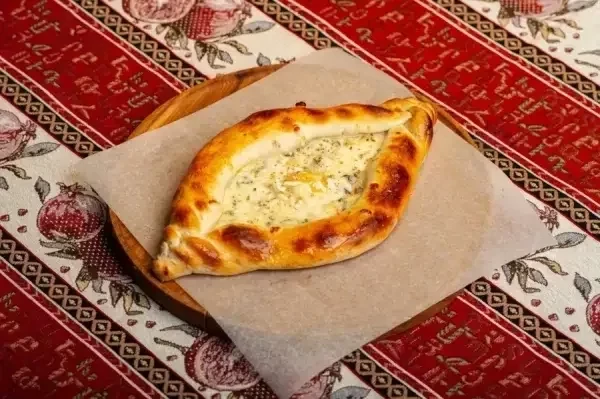 Хачапури по-аджарски 4 сыра