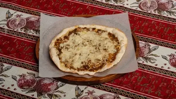 Ламаджо с грибами и сыром