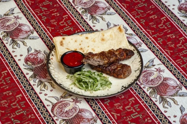 Люля-кебаб из говядины с копченным сыром Сулугуни