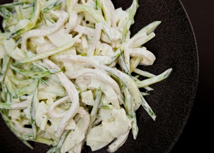 Салат с кальмаром