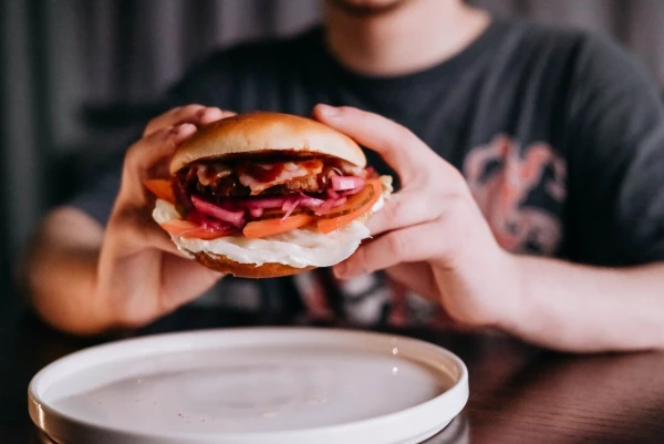 Бургер с говяжей котлетой