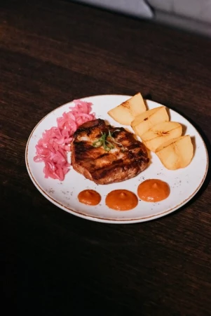 Стейк из фермерской свинины 