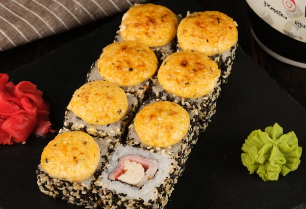 Запеченный с беконом и курицей