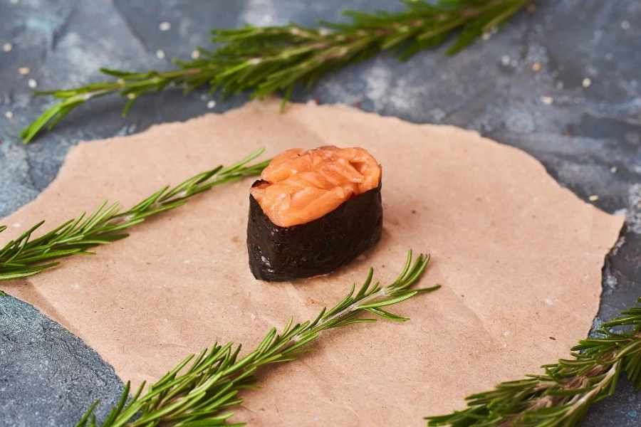 Гункан спайси с лососем