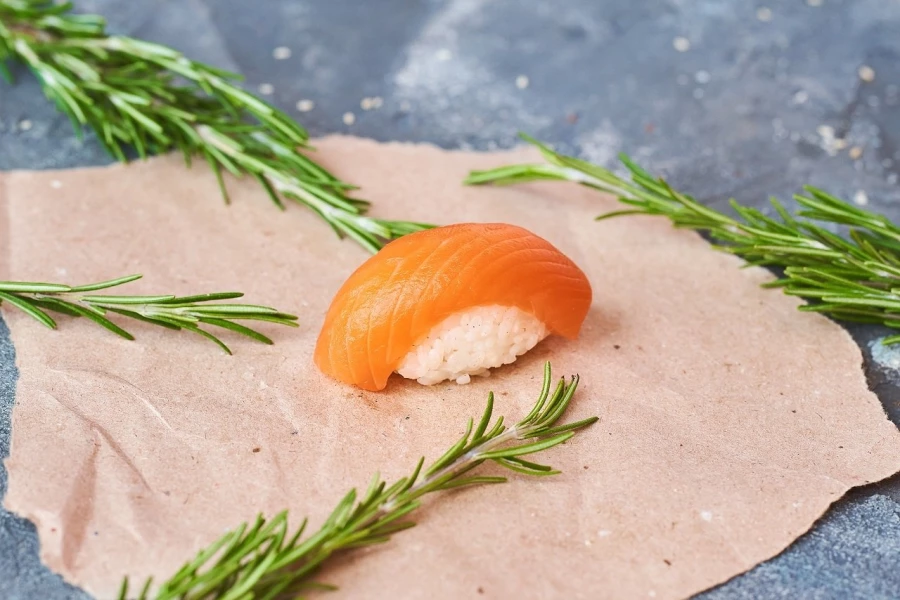 Нигири с лососем