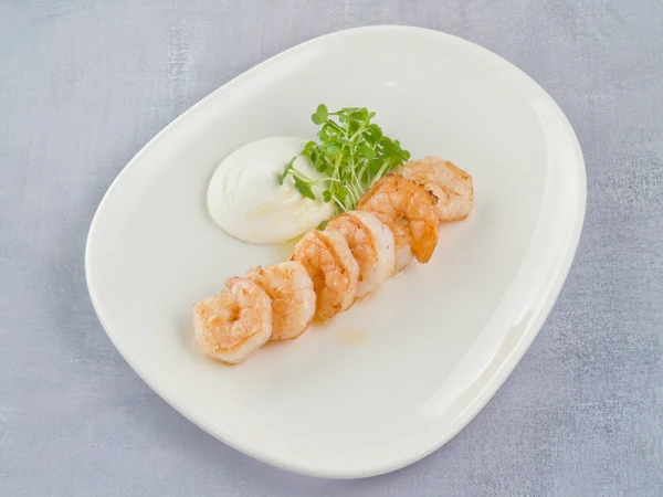 Жаренные тигровые креветки с сырным соусом