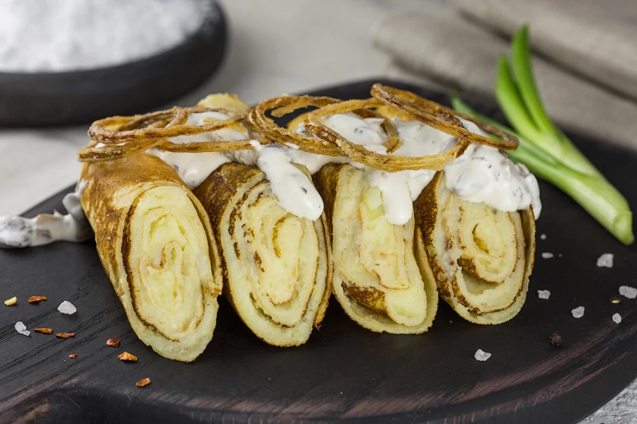 Блинчик с грибным соусом,картофельным кремом