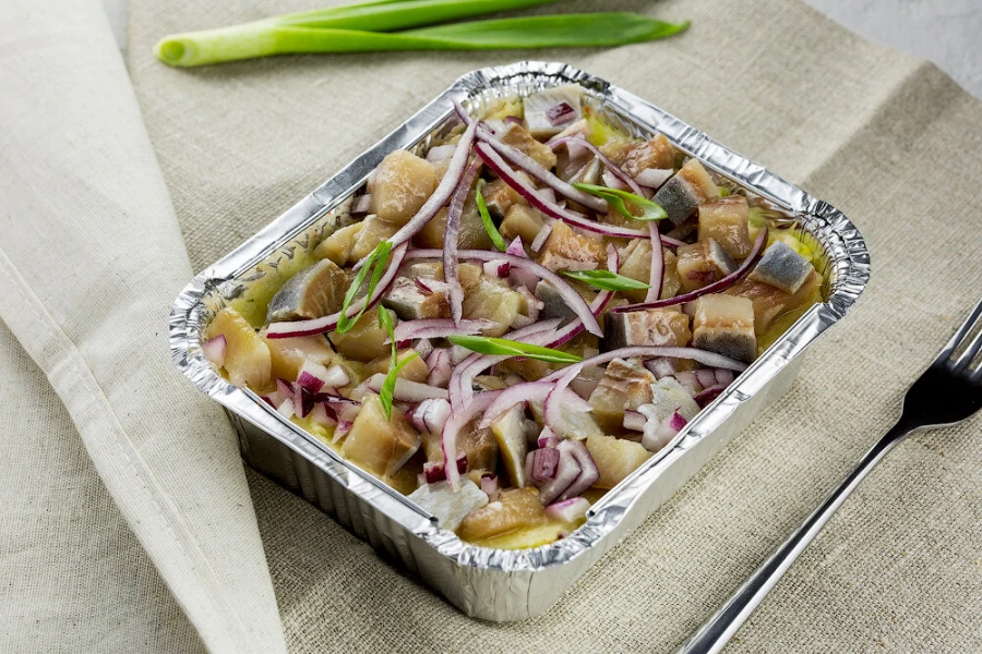 Запеченный картофель с селёдочкой и луком
