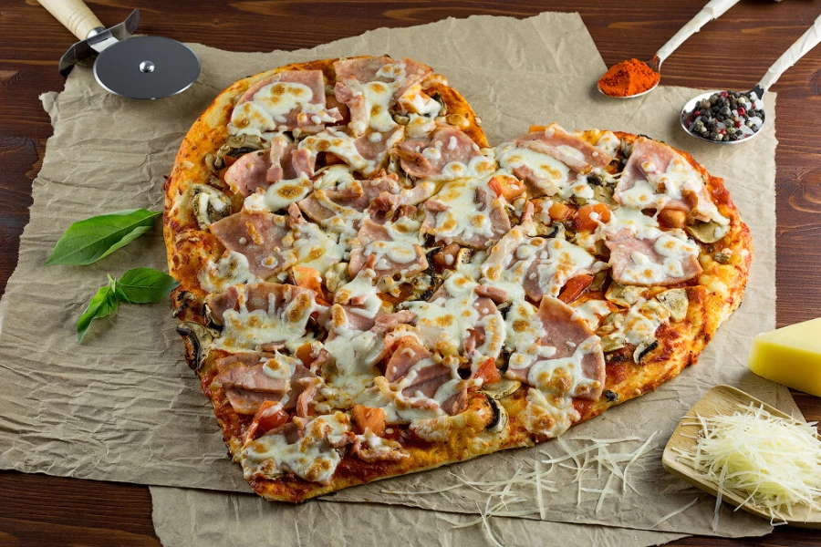 Пицца Сердце с ветчиной