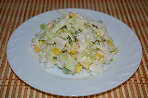 Салат с копченой грудкой