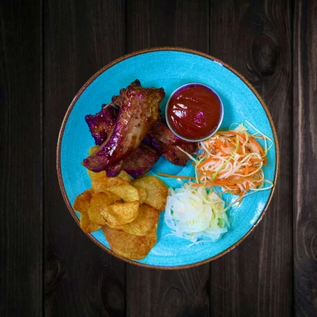 Рёбрышки в брусничном соусе