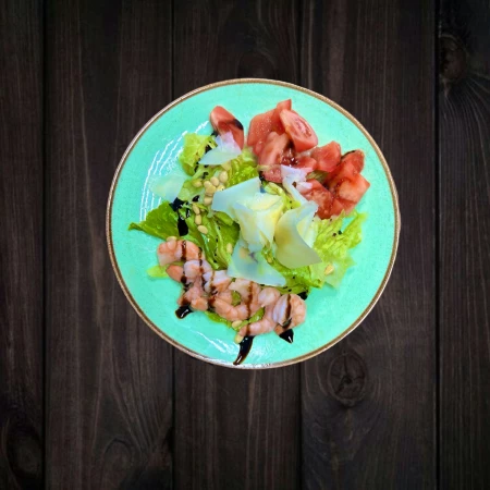 Классический салат с креветками  и бальзамиком