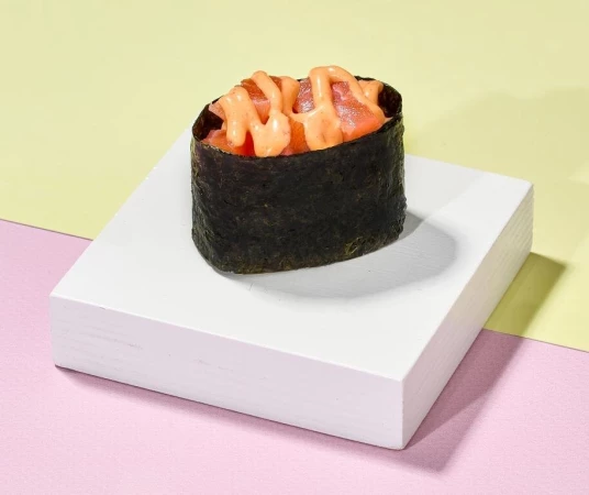 Гункан спайси лосось 