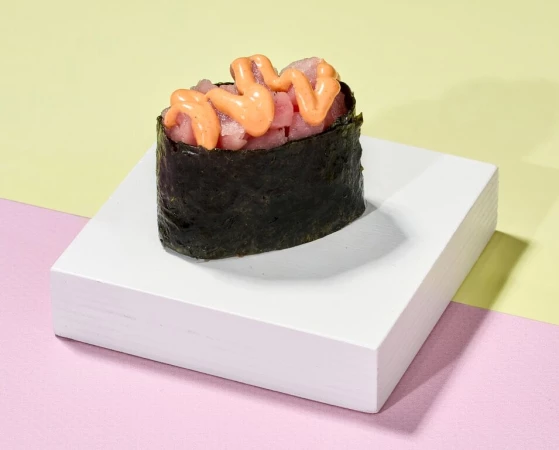 Гункан спайси тунец 