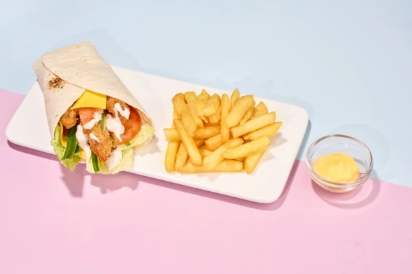 Комбо Чикен ролл + картофель фри и сырный соус