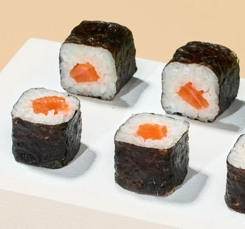 Маки с лососем