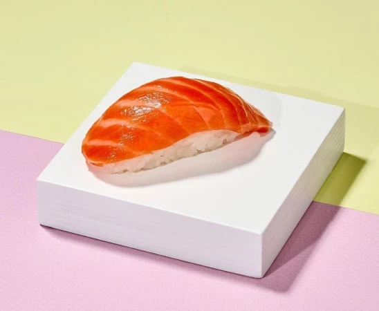 Суши лосось