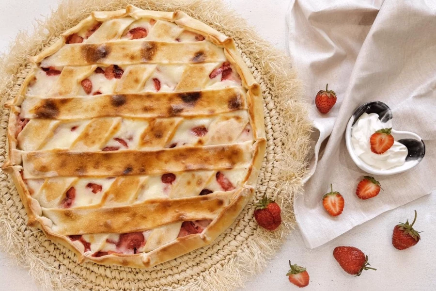 Клубника сметана пирог