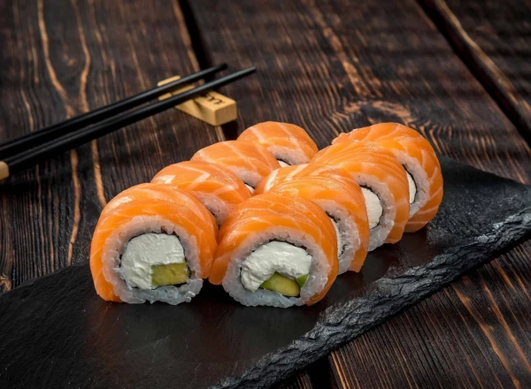 Ролл Филадельфия с авокадо подарок 