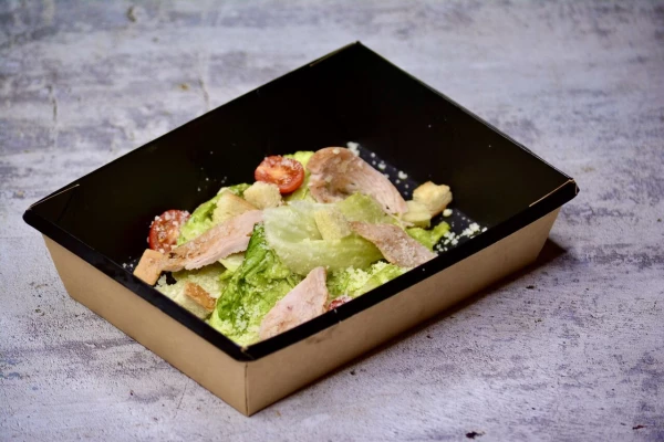 Салат Цезарь с курицей